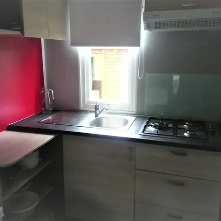 Domaine Fontaine Du Roc 乡村民宿 Devillac