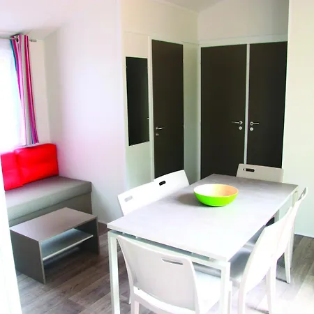 Летний дом Domaine Fontaine Du Roc