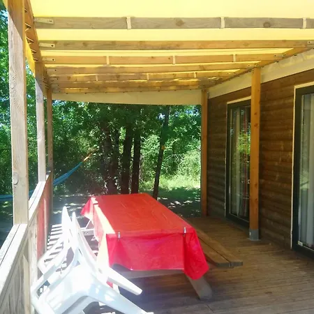 Летний дом Domaine Fontaine Du Roc Devillac